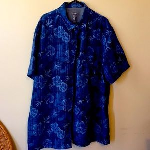 Men’s Hawaiian shirt in blue pattern by Van Heusen